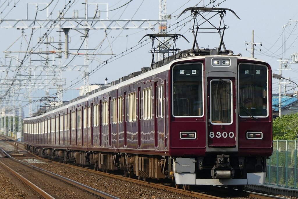 阪急電鉄8300系（Photo by：MaedaAkihiko / Wikimedia Commons / CC-BY-SA-4.0）※画像の車両は商品とは仕様が異なることがあります