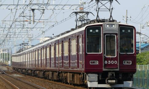 阪急電鉄8300系（Photo by：MaedaAkihiko / Wikimedia Commons / CC-BY-SA-4.0）※画像の車両は商品とは仕様が異なることがあります