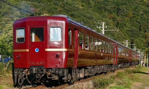 秩父鉄道 12系（Photo by：MaedaAkihiko / Wikimedia Commons / CC-BY-SA-4.0）※画像の車両は商品とは仕様が異なることがあります