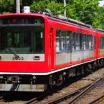 箱根登山電車2000形（Photo by：Nagara373~jawiki / Wikimedia Commons / CC-BY-SA-4.0）※画像の車両は商品とは仕様が異なることがあります