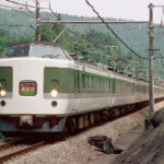 189系（Photo by：Shellparakeet / Wikimedia Commons / パブリックドメイン）※画像の車両は商品とは仕様が異なることがあります