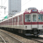 近鉄8600系（Photo by：Kansai explorer / Wikimedia Commons / CC-BY-SA-3.0-migrated-with-disclaimers）※画像の車両は9001編成ではありません。商品とは仕様が異なる場合があります