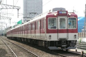 近鉄8600系（Photo by：Kansai explorer / Wikimedia Commons / CC-BY-SA-3.0-migrated-with-disclaimers）※画像の車両は9001編成ではありません。商品とは仕様が異なる場合があります