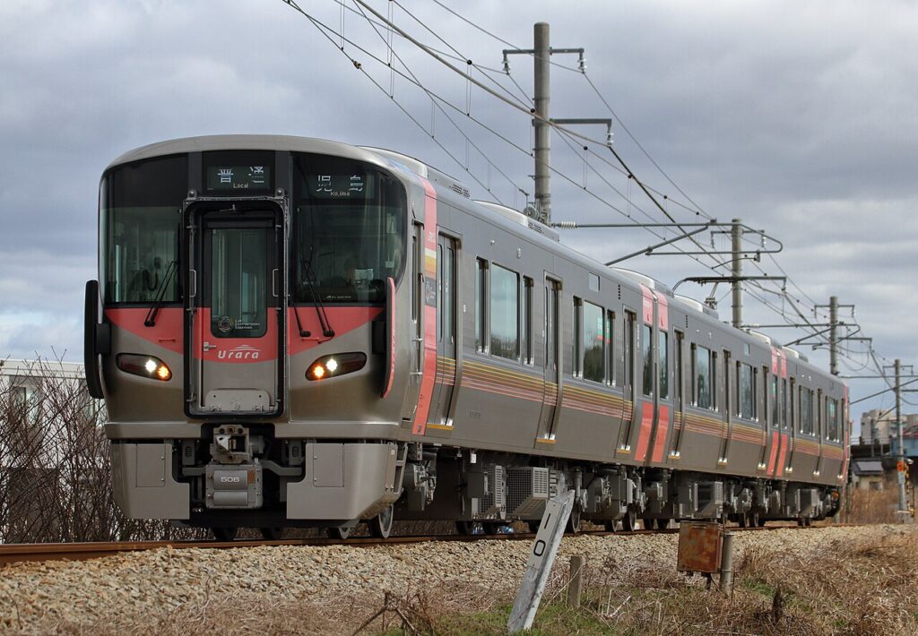 227系500番台 Urara（Photo by： Mitsuki-2368 / Wikimedia Commons / CC-BY-SA-4.0）※画像の車両は商品と仕様が異なる場合があります