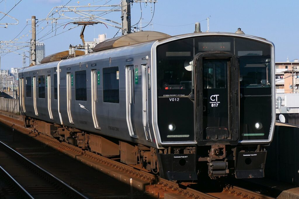 817系（Photo by：MaedaAkihiko / Wikimedia Commons / CC-BY-SA-4.0）※画像の車両は商品とは仕様が異なることがあります