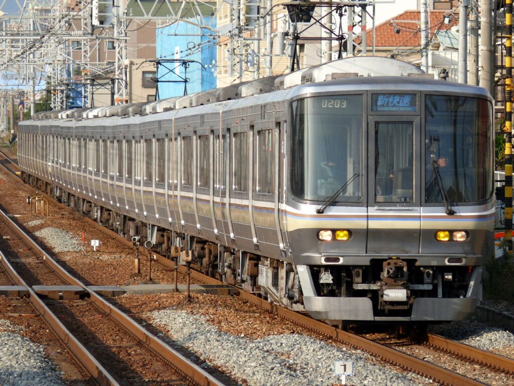 223系1000番台（Photo by： Kawaguchi / Wikimedia  Commons / CC-BY-SA-3.0）※画像の車両は商品とは仕様が異なります