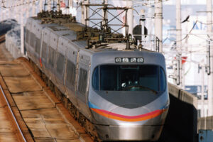 8000系（Photo by： spaceaero2 / Wikimedia Commons / CC-BY-3.0）※画像の車両は商品と仕様が異なる場合があります