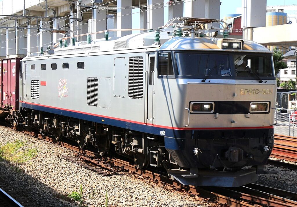 EF510形300番代（Photo by： Rsa / Wikimedia  Commons / CC-BY-SA-3.0-migrated）※画像の車両は商品とは仕様が異なる場合があります