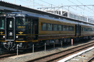 キハ185系 A列車で行こう（Photo by：Hisagi / Wikimedia Commons / CC-BY-SA-3.0）※画像の車両は商品と仕様が異なる場合があります