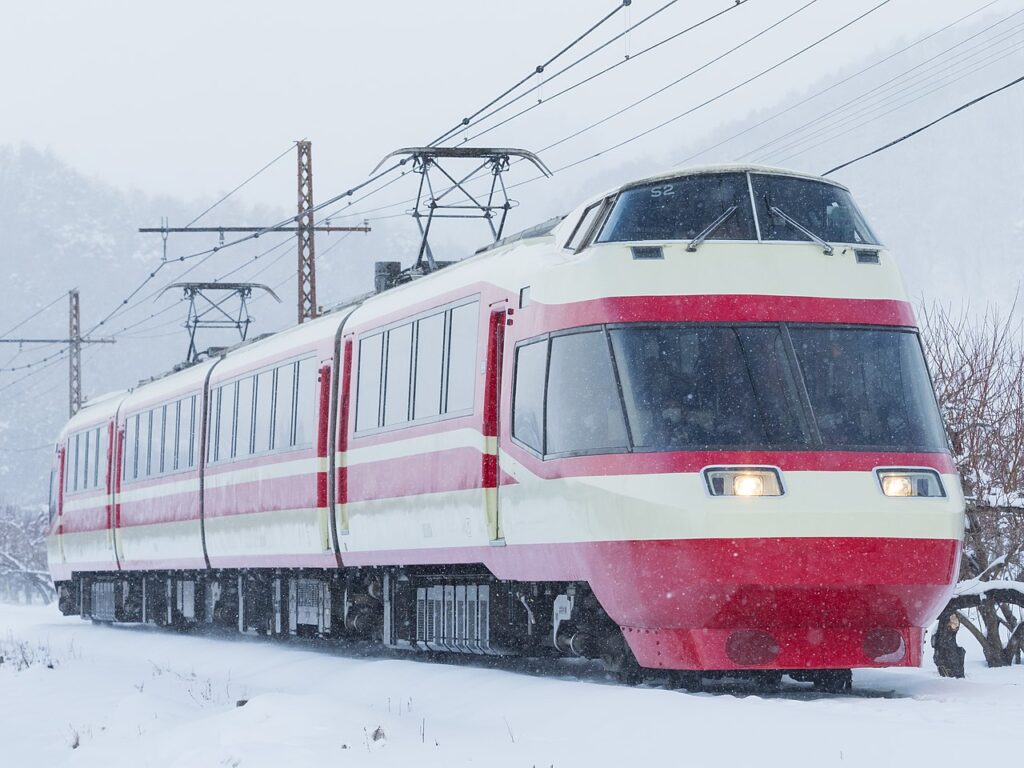 長野電鉄1000系S2編成（Photo by：Kznrhsd / Wikimedia Commons / パブリックドメイン）※画像の車両は商品と仕様が異なる場合があります