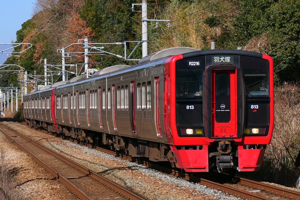 813系2200番代（Photo by：MaedaAkihiko / Wikimedia Commons / CC-BY-SA-4.0）※画像の車両は商品とは仕様が異なることがあります