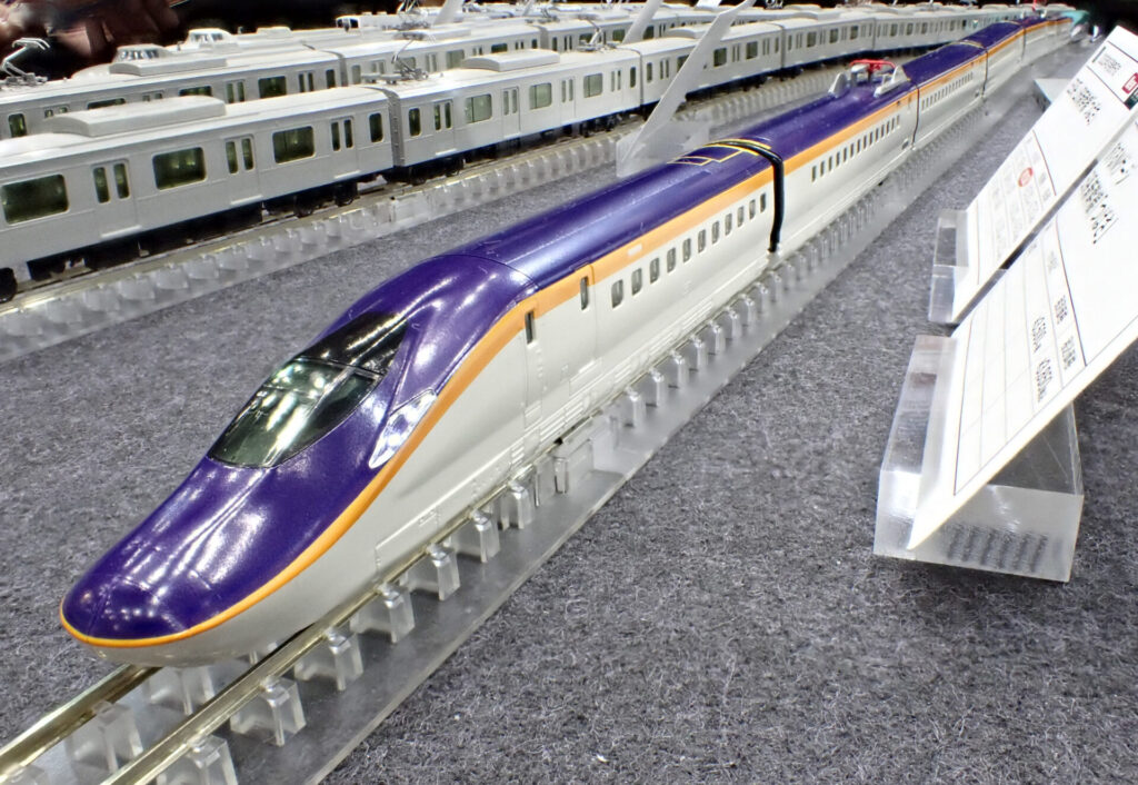 KATO カトー 10-2051 E8系 山形新幹線「つばさ」基本セット(3両)
