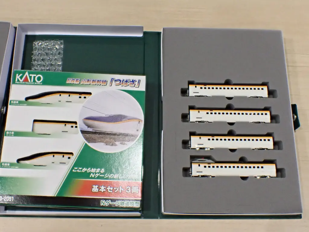 KATO カトー 10-2051 E8系 山形新幹線「つばさ」基本セット(3両)