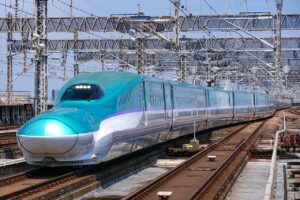 H5系（Photo by：MaedaAkihiko / Wikimedia Commons / CC-BY-SA-4.0）※画像の車両は商品とは仕様が異なることがあります