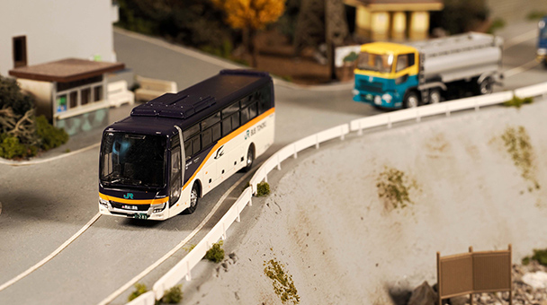 ザ•バスコレクション】ジェイアールバス東北 山形新幹線つばさE8系