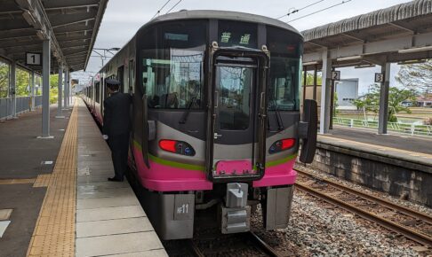 ハピラインふくい521系（Photo by： Suikotei / Wikimedia Commons / CC-BY-4.0）※画像の車両は商品と仕様が異なる場合があります