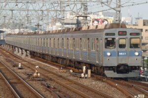 東急8500系（Photo by： RS / Wikimedia Commons / CC-BY-SA-4.0）※画像の車両は商品とは仕様が異なる場合があります