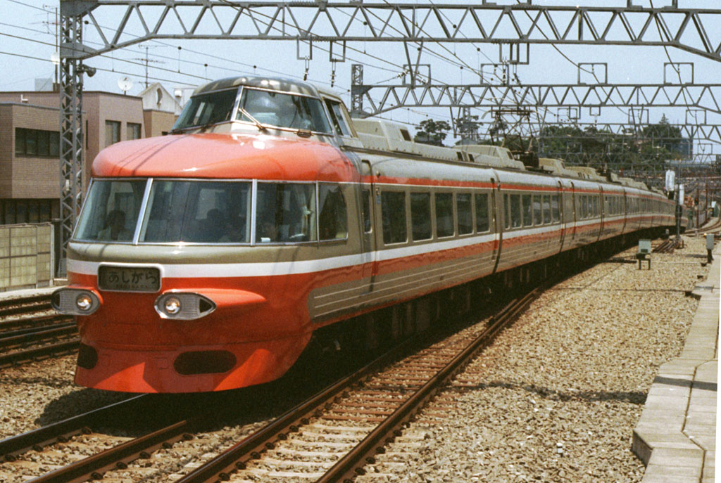 小田急ロマンスカー 3000形(Photo by:yaguchi (矢口) / Wikimedia Commons / CC-BY-SA-2.5)※画像の車両は商品と仕様が異なる場合があります