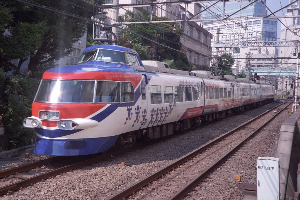 小田急ロマンスカー 3000形(Photo by:Yaguchi / Wikimedia Commons / CC-BY-SA-2.5)※画像の車両は商品と仕様が異なる場合があります