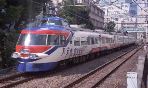 小田急ロマンスカー 3000形（Photo by：Yaguchi / Wikimedia Commons / CC-BY-SA-2.5）※画像の車両は商品と仕様が異なる場合があります