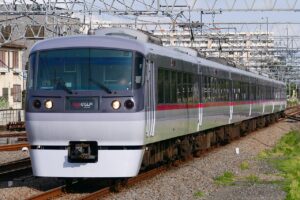 西武鉄道10000形（Photo by：MaedaAkihiko / Wikimedia Commons / パブリックドメイン）※画像の車両は商品とは仕様が異なることがあります