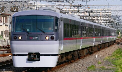 西武鉄道10000形（Photo by：MaedaAkihiko / Wikimedia Commons / パブリックドメイン）※画像の車両は商品とは仕様が異なることがあります
